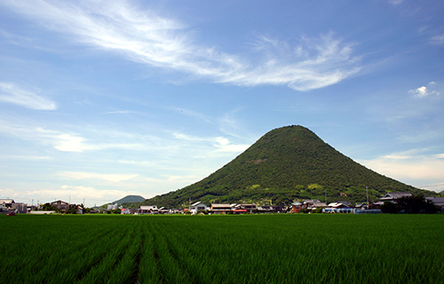 画像:飯野山(讃岐富士)